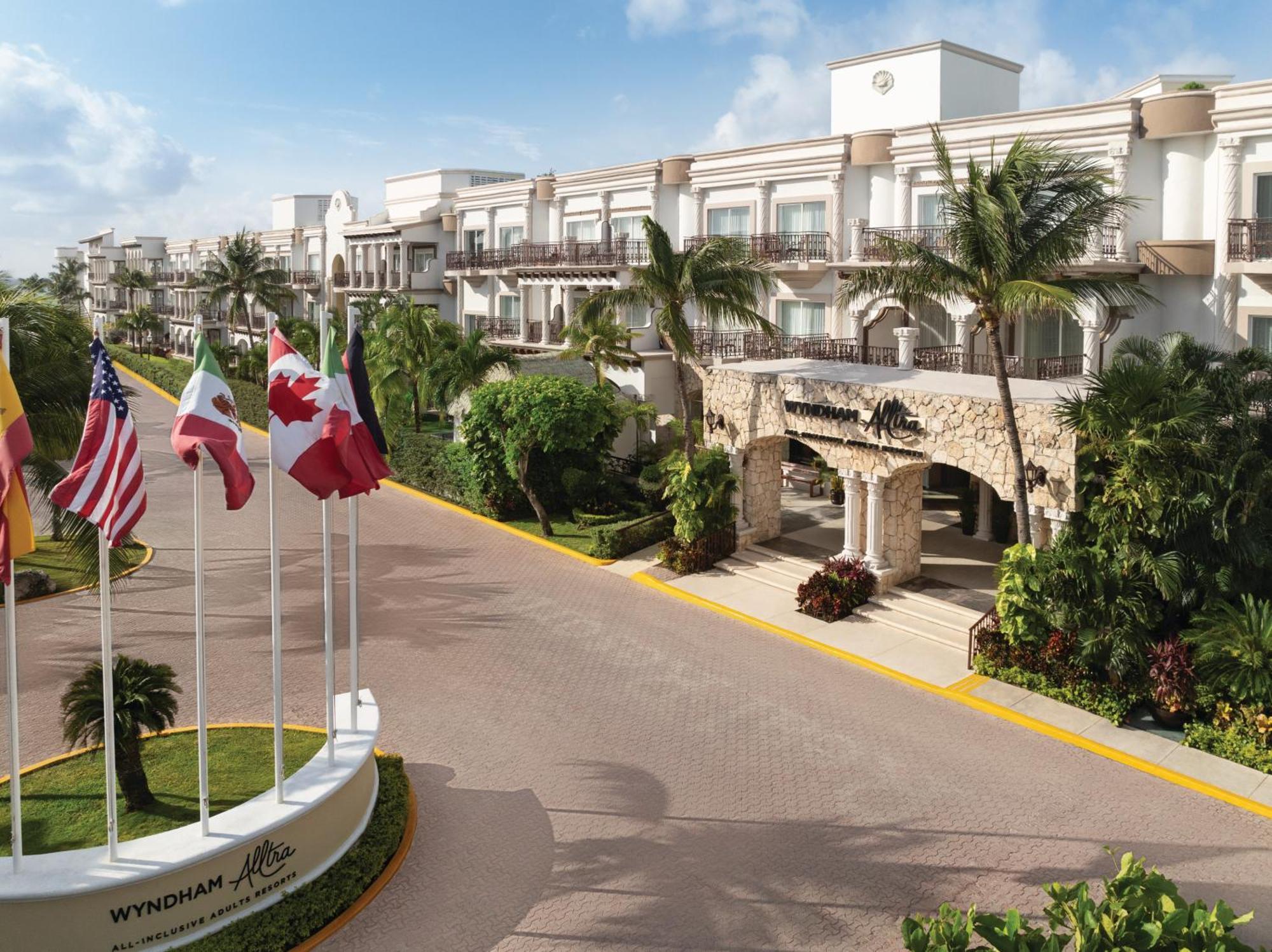 Wyndham Alltra Playa Del Carmen Adults Only All Inclusive Exterior photo